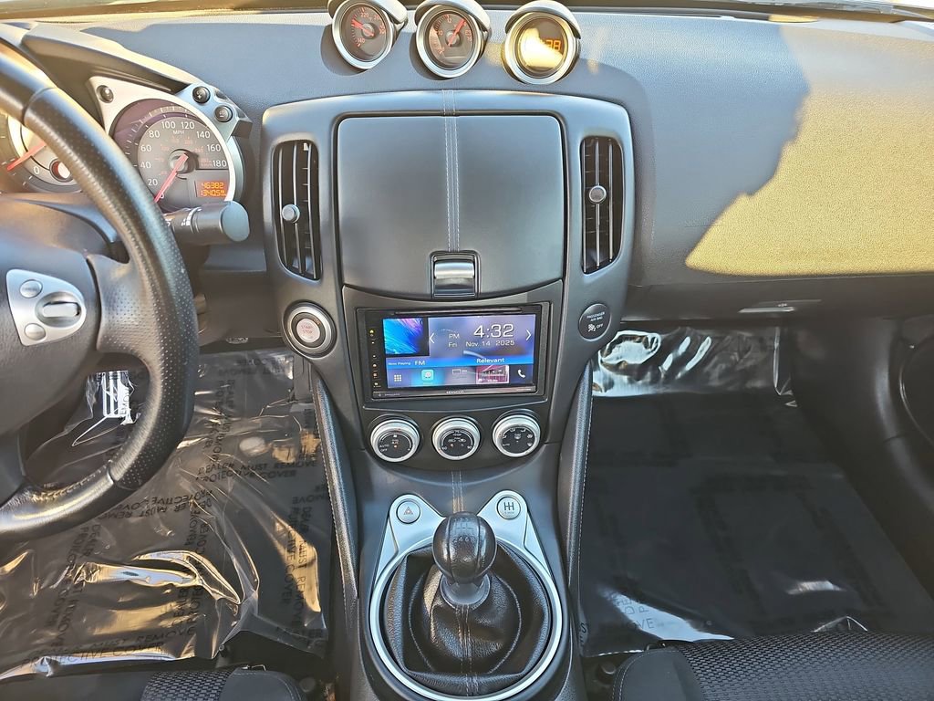 Used 2017 Nissan 370Z w/ Sport Package image 19