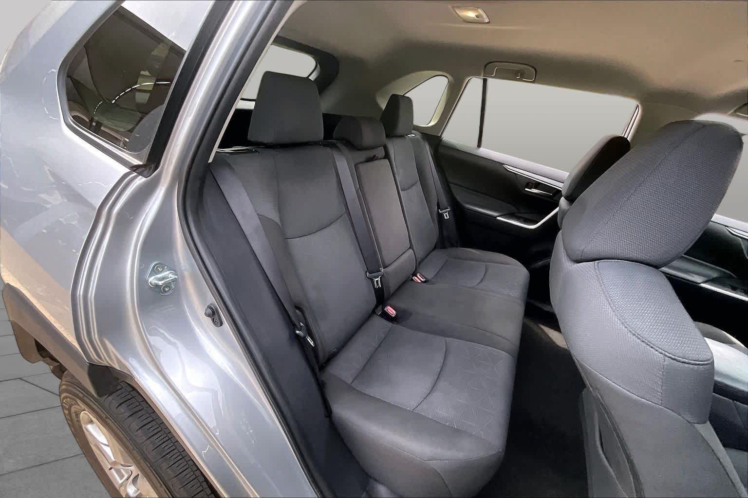 Used 2025 Toyota RAV4 XLE FWD image 37