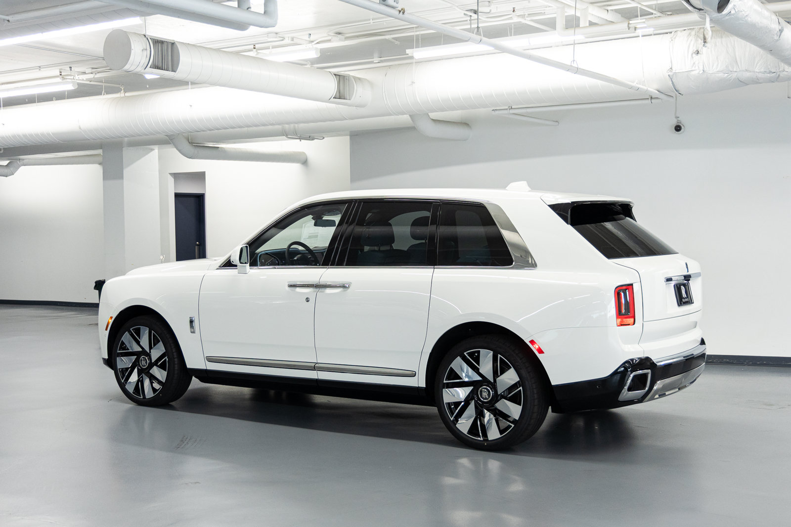 New 2026 Rolls-Royce Cullinan AWD/4WD image 4