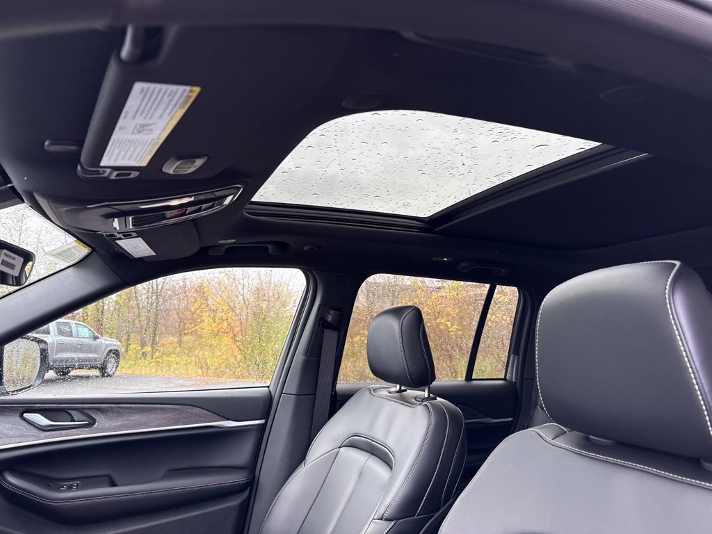 New 2027 Jeep Grand Cherokee Limited AWD/4WD image 25