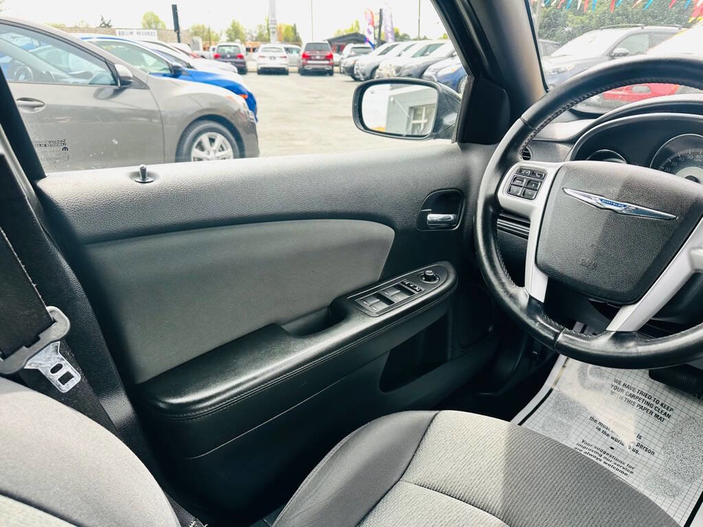 Used 2012 Chrysler 200 Touring FWD image 12