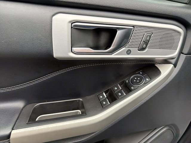 Used 2022 Ford Explorer Limited image 16