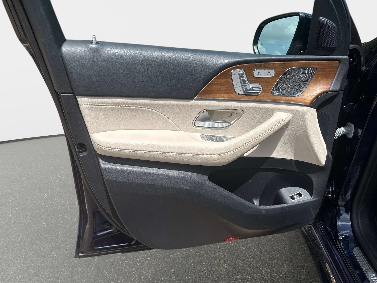 Used 2022 Mercedes-Benz GLS 450 4MATIC image 16
