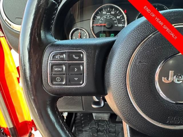 Used 2015 Jeep Wrangler Unlimited Rubicon w/ Connectivity Group image 12