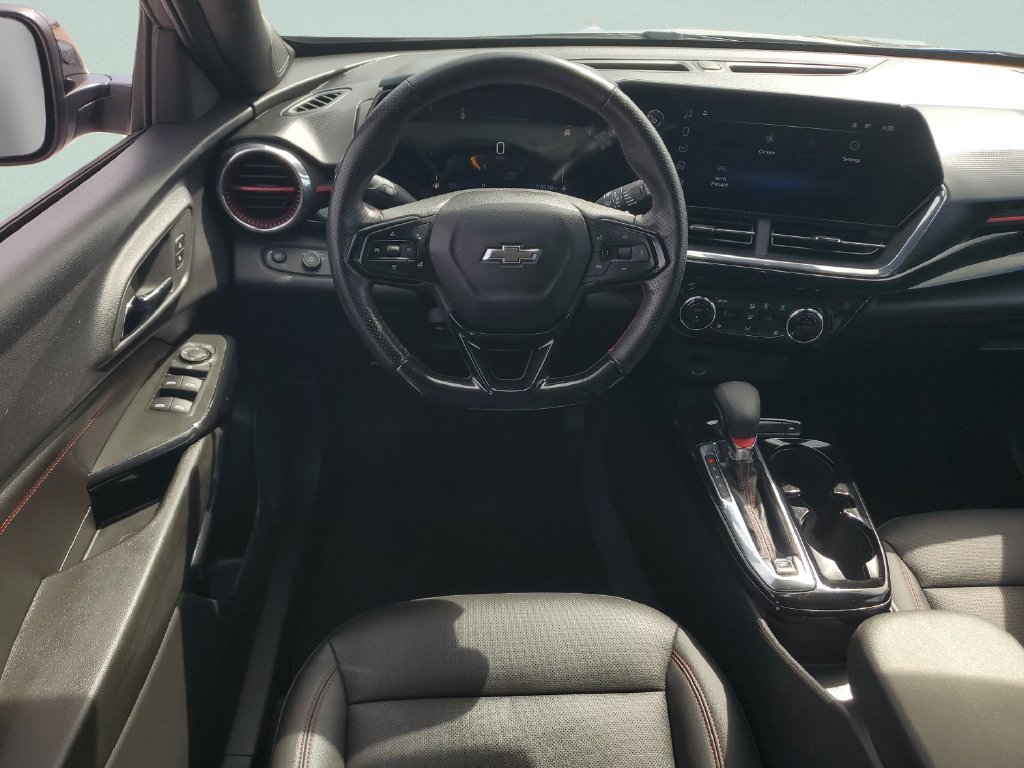 Used 2025 Chevrolet Trax RS w/ Driver Confidence Package FWD image 13
