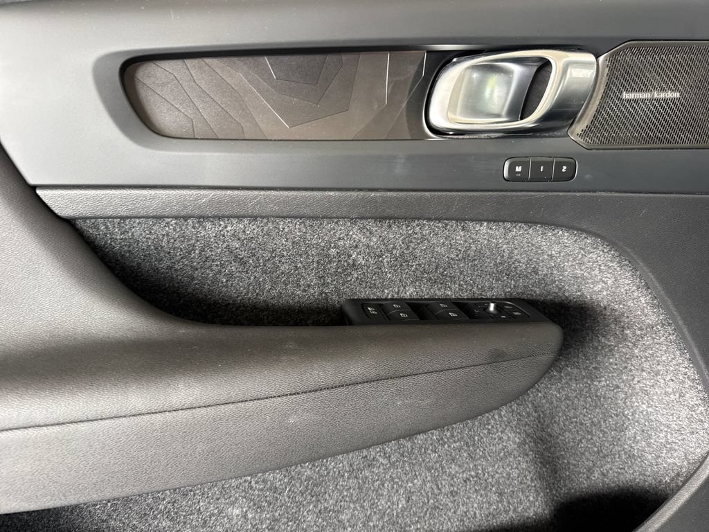 Certified 2023 Volvo C40 P8 Recharge Ultimate AWD/4WD image 10