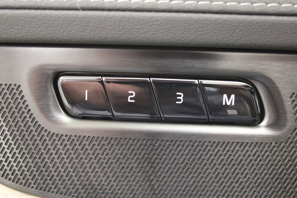 New 2026 Volvo XC90 B6 Plus w/ Protection Package Premier image 19