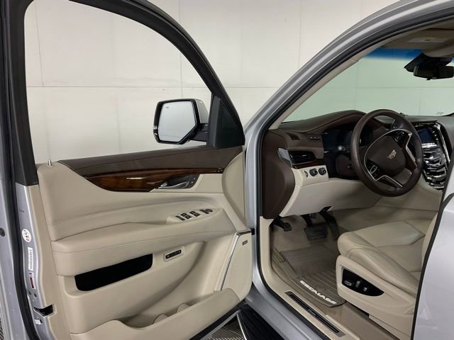 Used 2017 Cadillac Escalade Luxury image 22