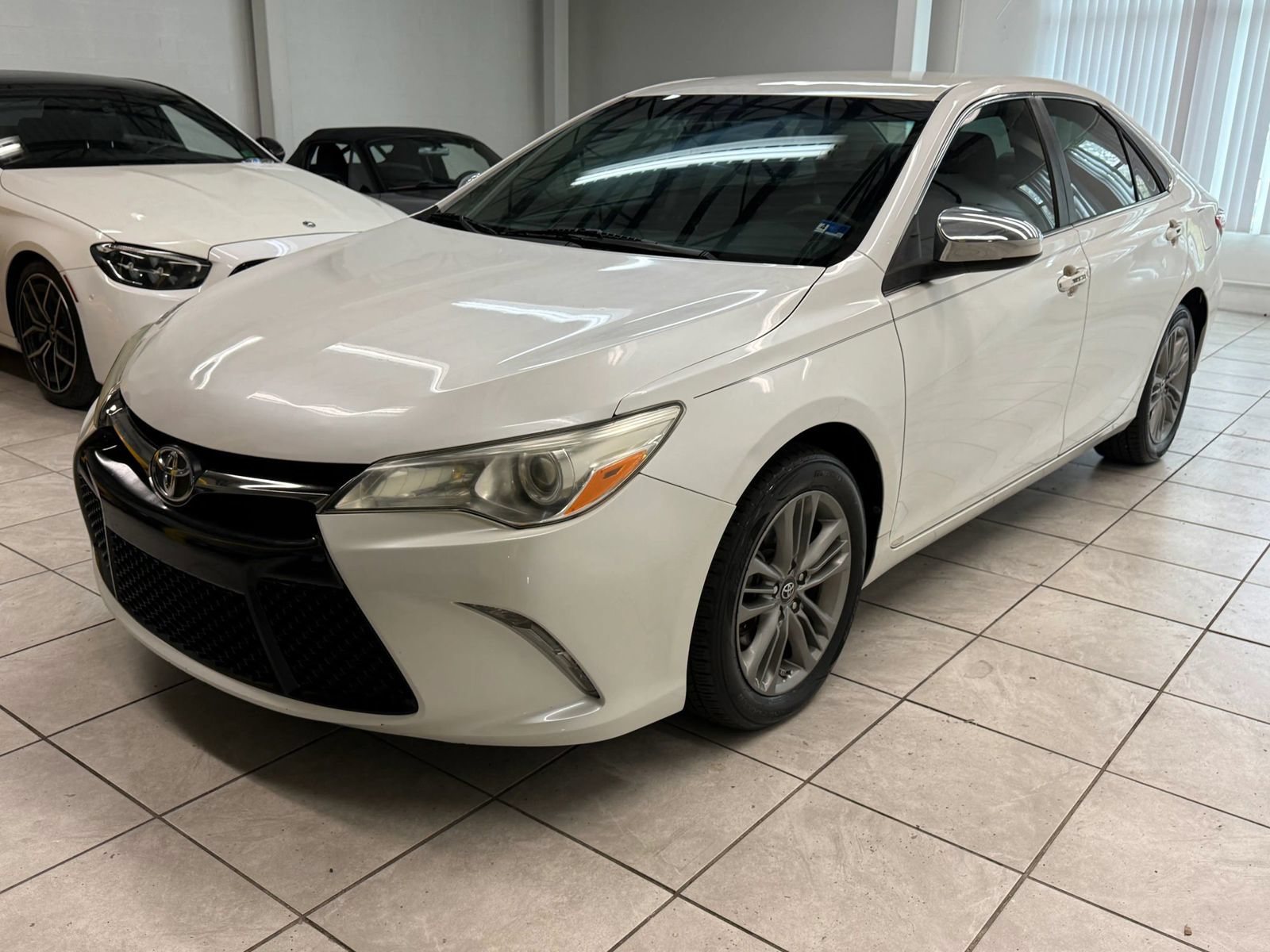 Used 2017 Toyota Camry SE FWD image 3