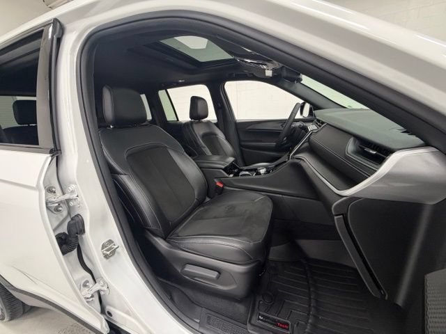 Used 2023 Jeep Grand Cherokee Altitude AWD/4WD image 30