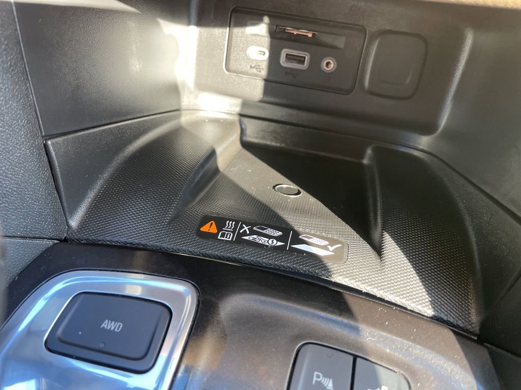 Used 2023 Chevrolet Equinox Premier image 12