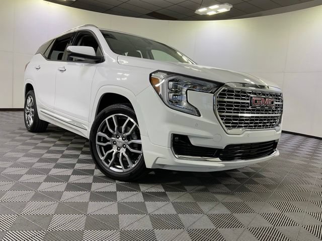 Used 2023 GMC Terrain Denali w/ LPO, Floor Liner Package AWD/4WD image 52