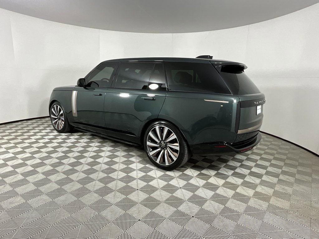 Used 2025 Land Rover Range Rover SV image 3