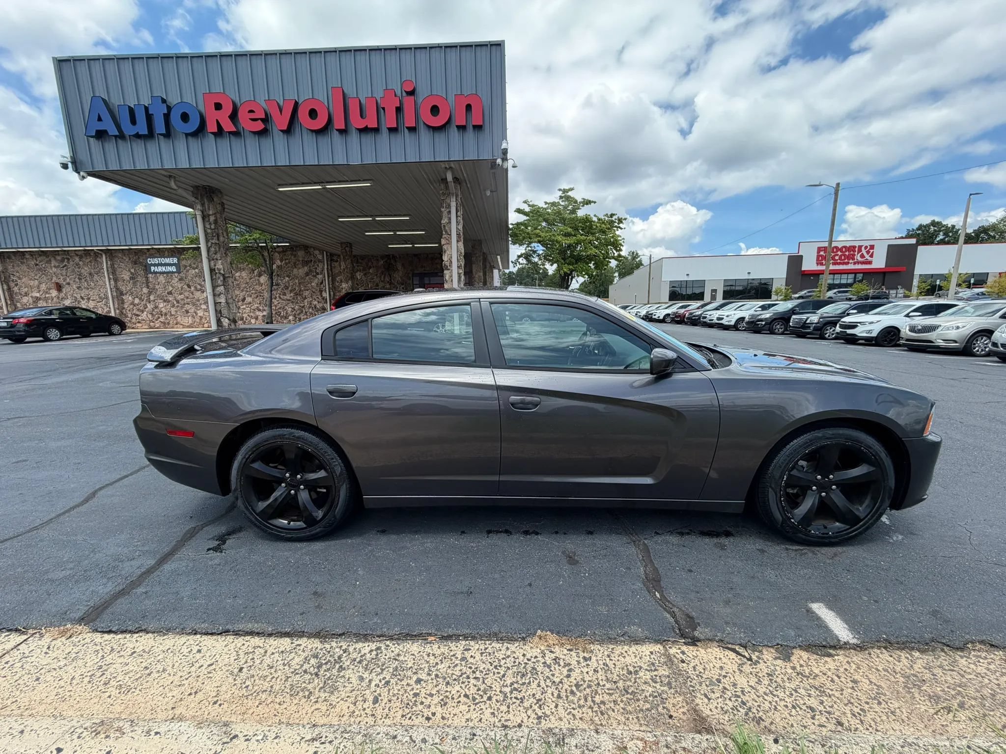 Used 2014 Dodge Charger SXT w/ Blacktop Package RWD image 8