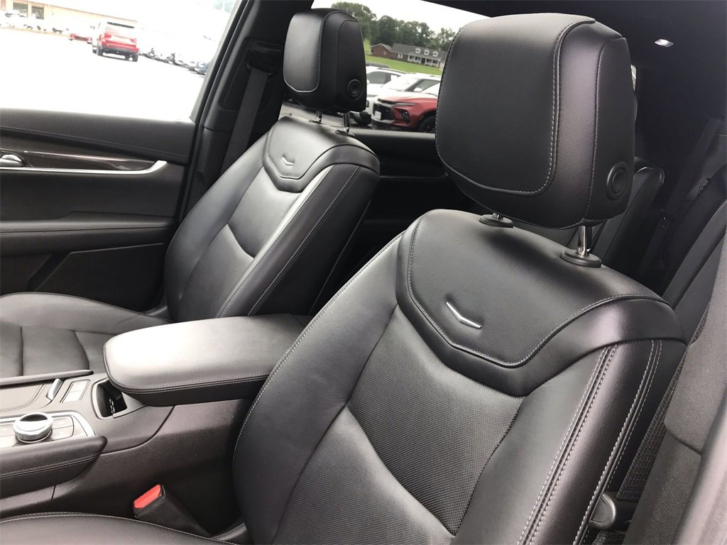 Used 2023 Cadillac XT6 Sport image 11
