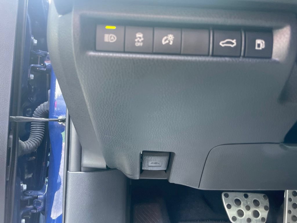 Used 2025 Toyota Camry SE w/ Convenience Package FWD image 23
