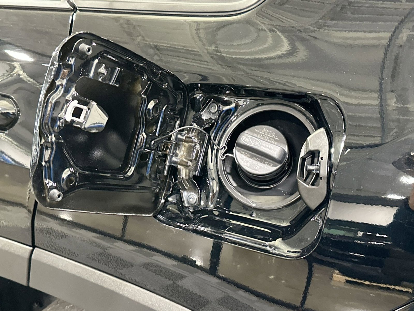 Used 2025 Toyota RAV4 XLE image 37