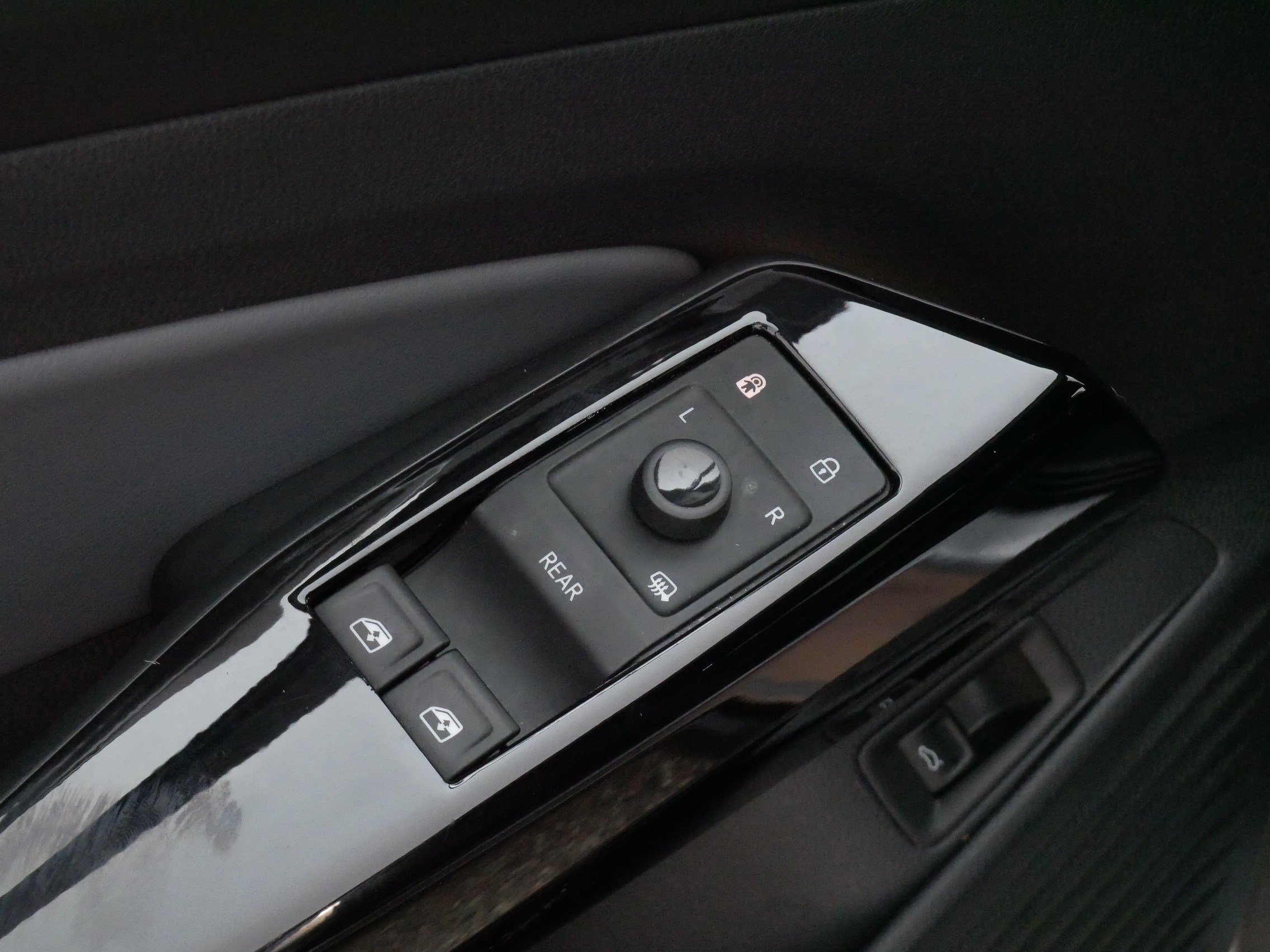 Certified 2023 Volkswagen ID.4 Pro S AWD/4WD image 19
