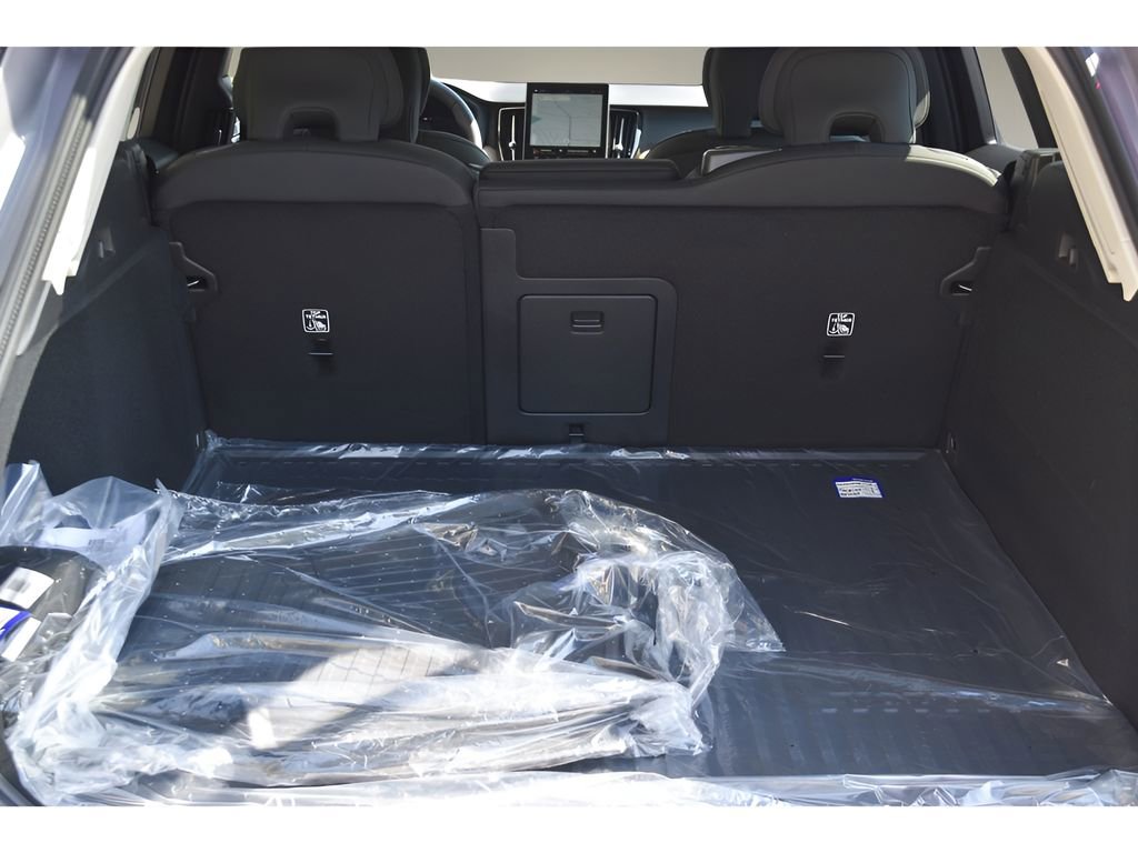 Certified 2026 Volvo XC60 B5 Plus w/ Protection Package Premier image 23