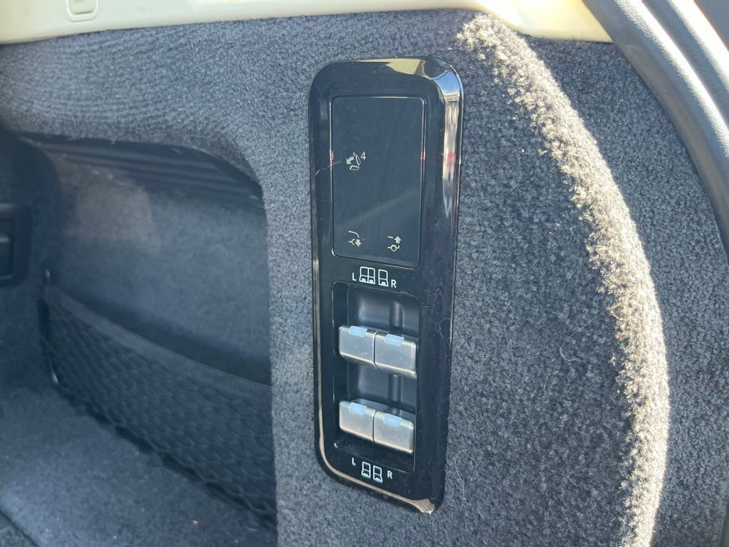 Used 2023 Land Rover Range Rover Long Wheelbase SE image 9
