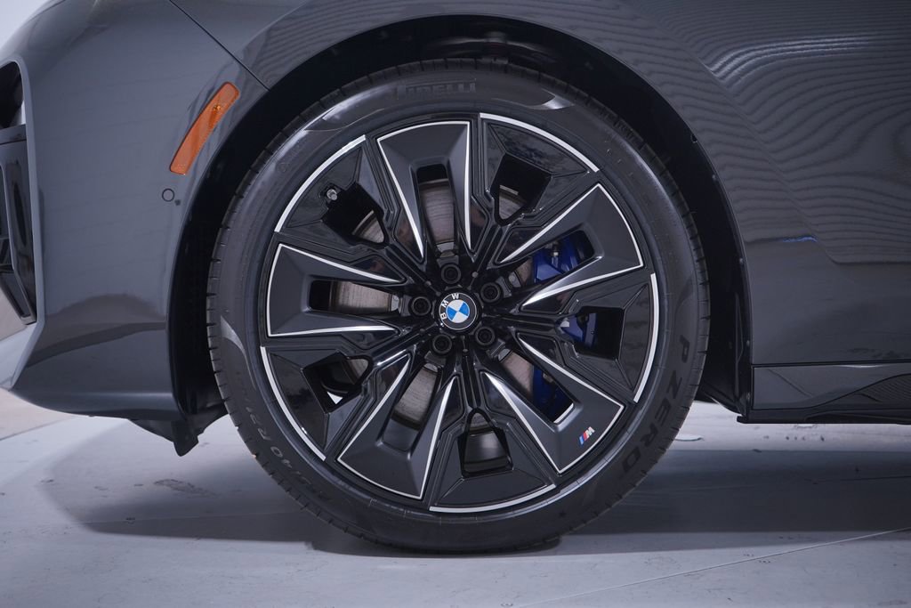 New 2026 BMW 740i w/ Premium Package image 2