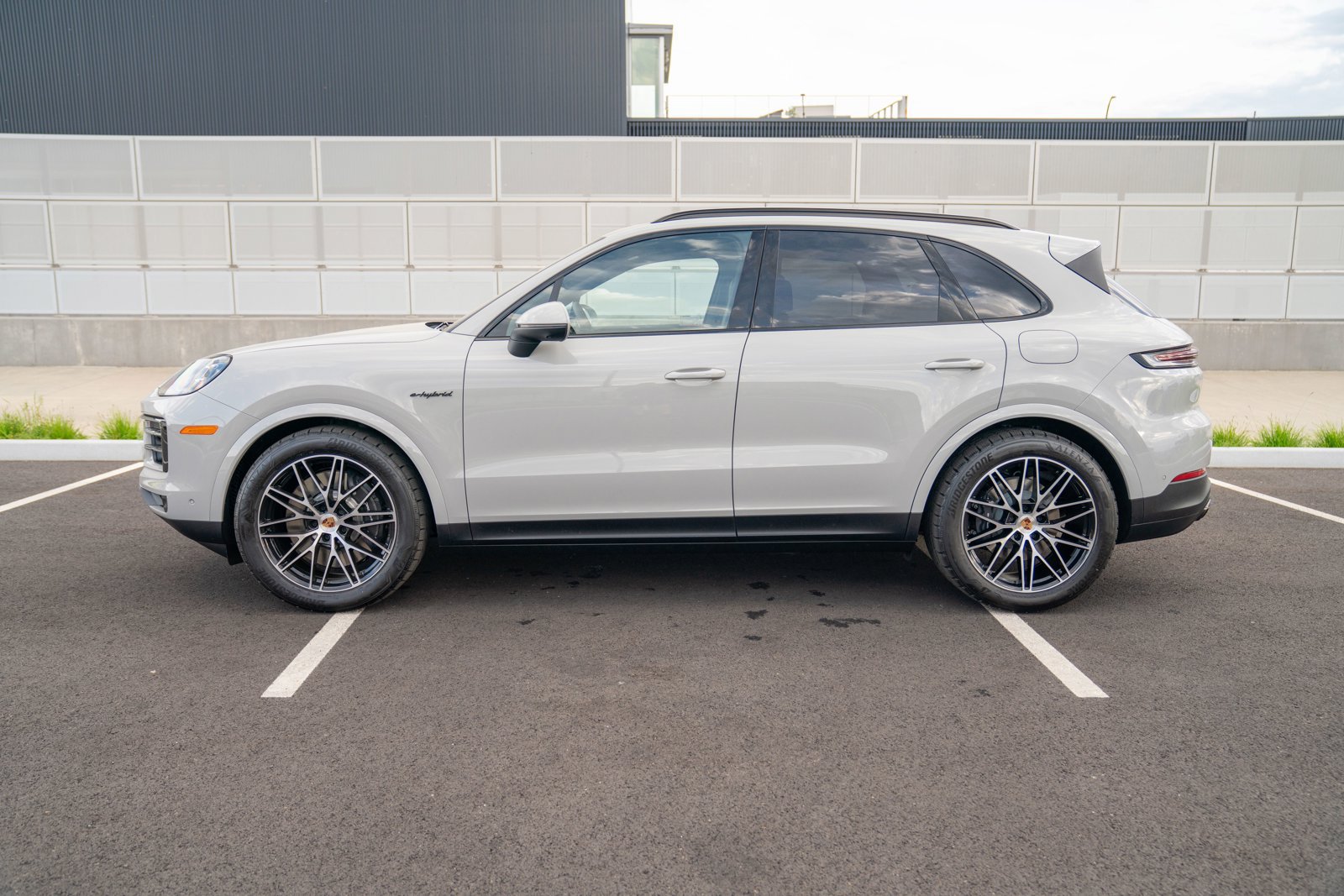 New 2026 Porsche Cayenne E-Hybrid AWD/4WD image 2