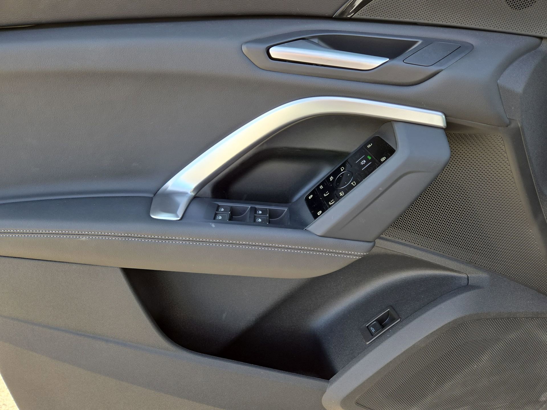 Certified 2025 Audi Q5 Premium w/ Convenience Package image 15