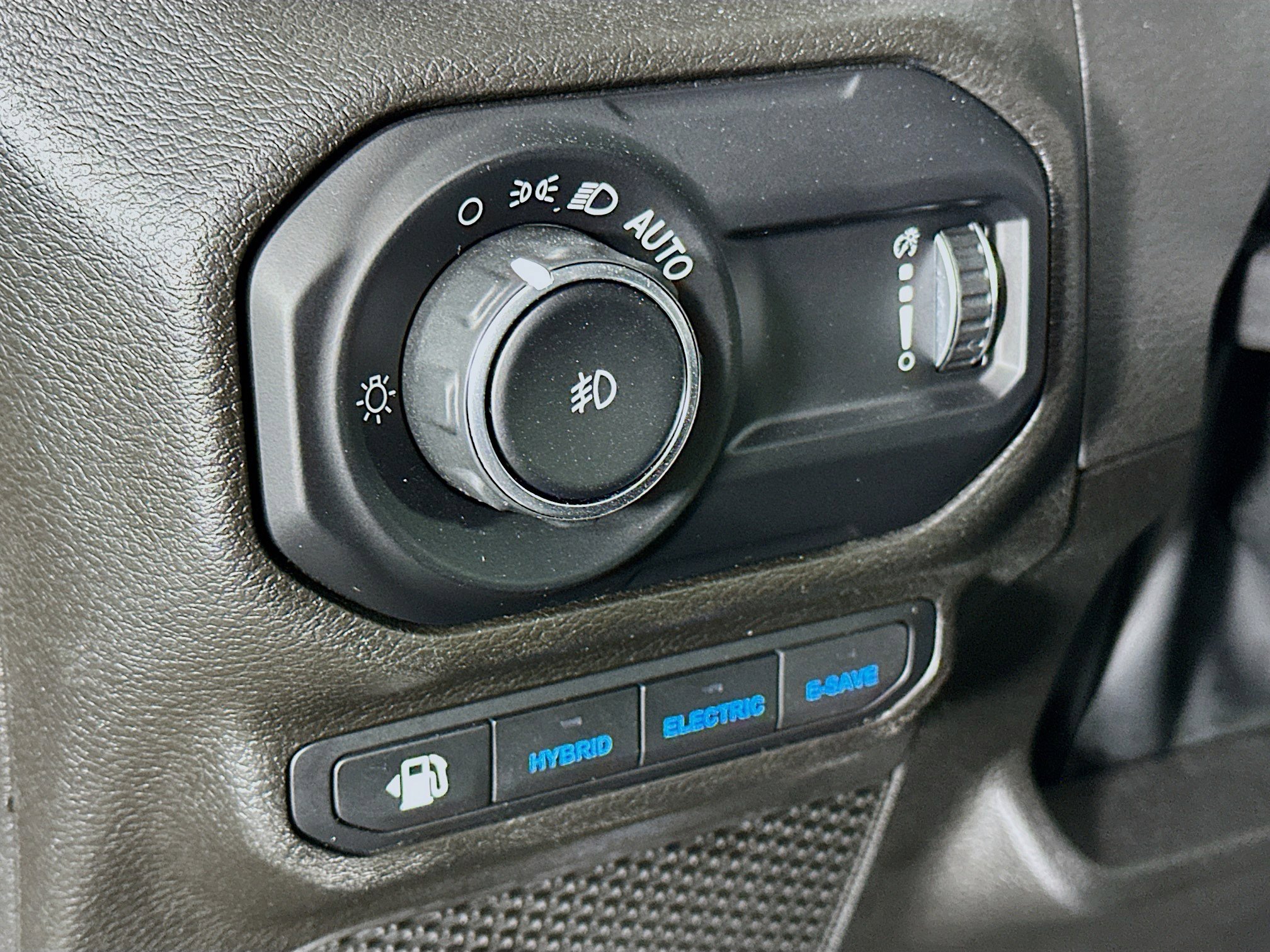 Used 2023 Jeep Wrangler Unlimited w/ Cold Weather Group AWD/4WD image 17