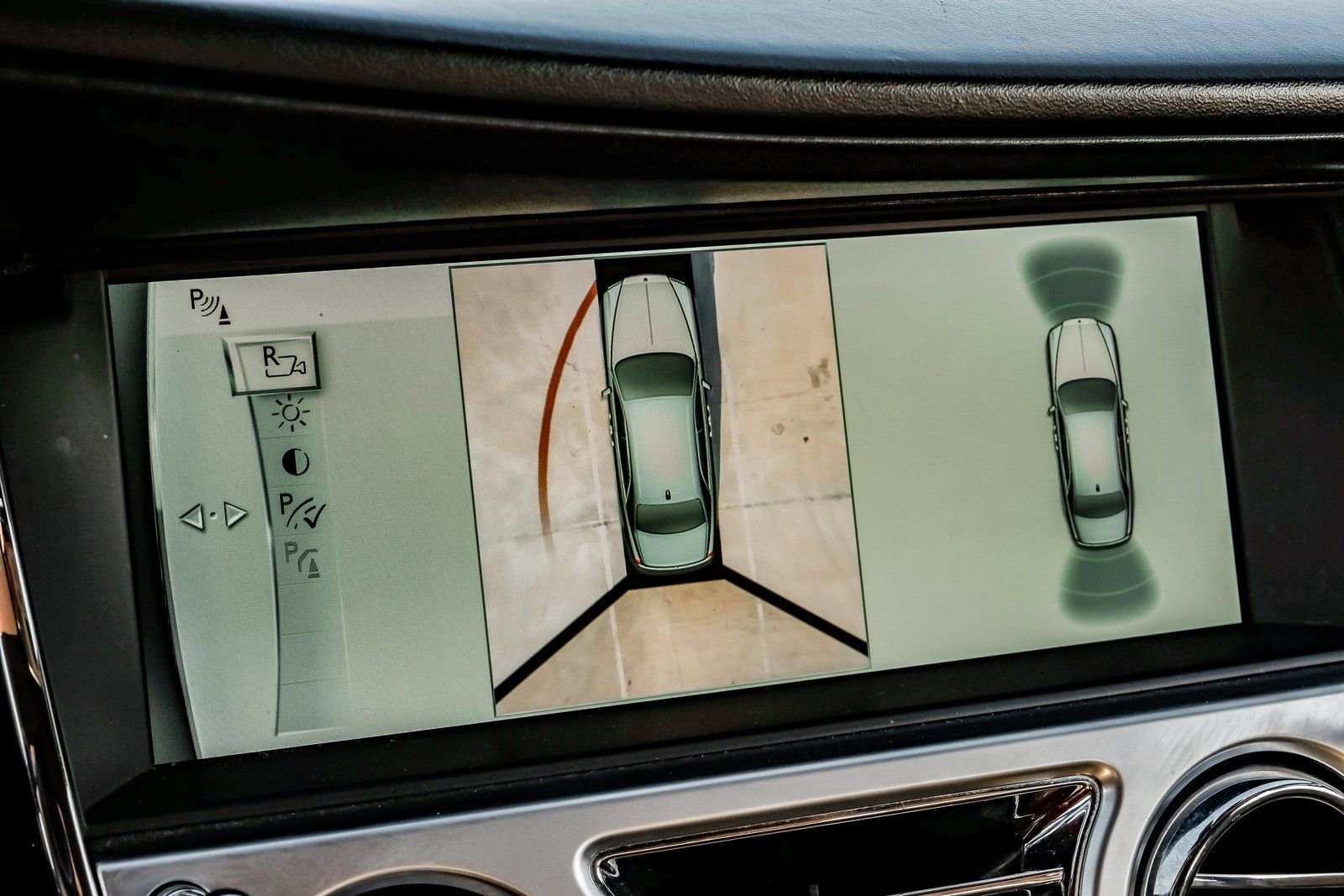 Used 2015 Rolls-Royce Ghost image 26