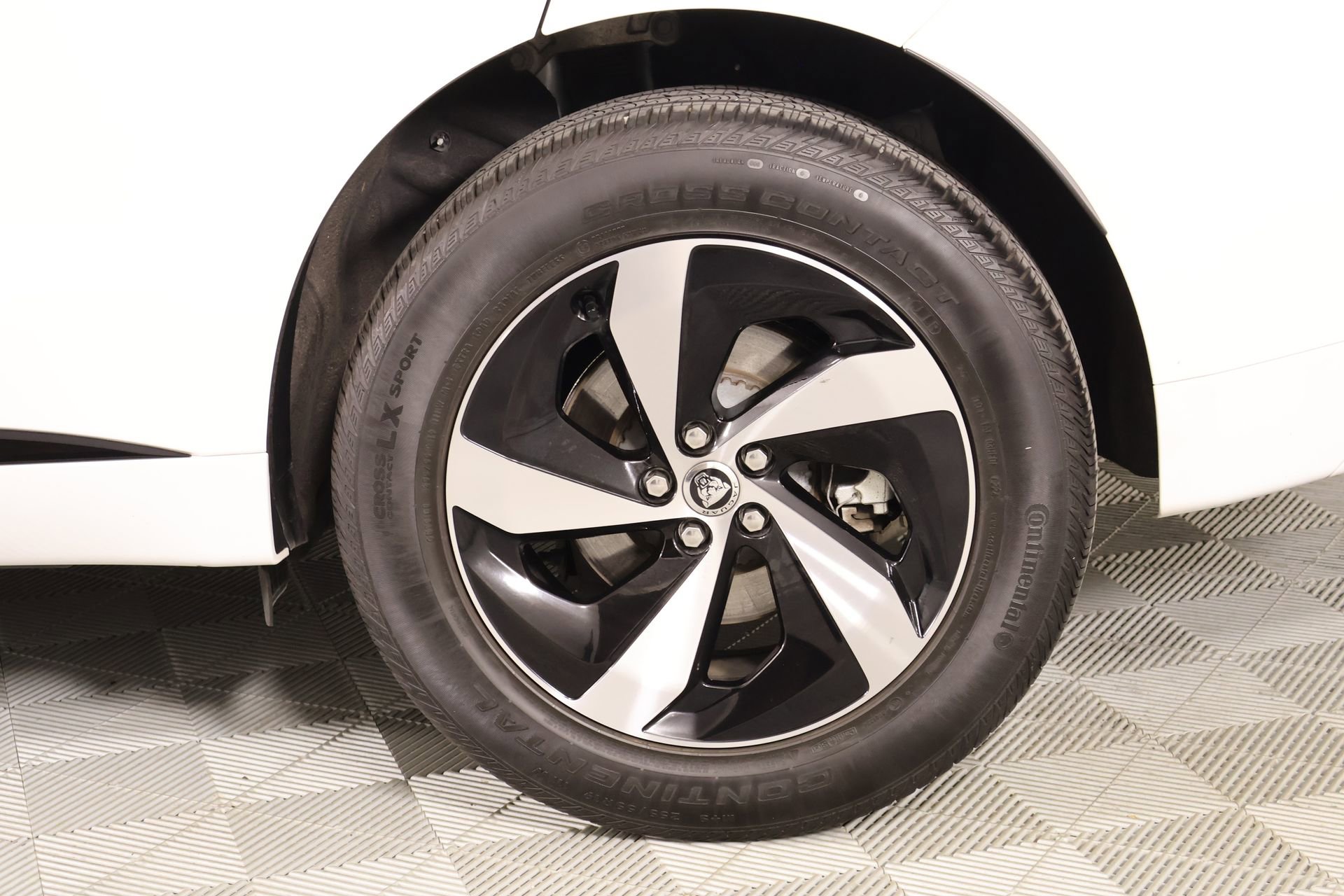 Used 2025 Jaguar F-PACE R-Dynamic S image 21