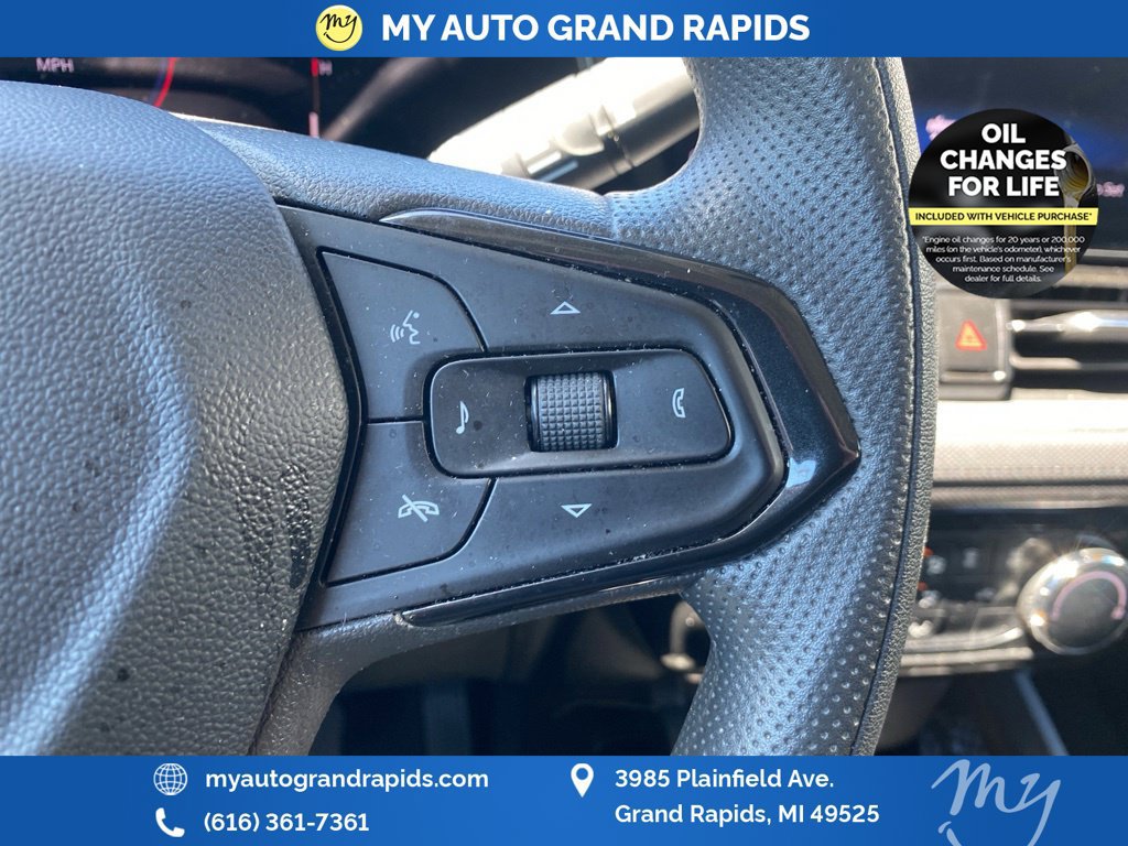 Used 2024 Chevrolet TrailBlazer LT AWD/4WD image 23