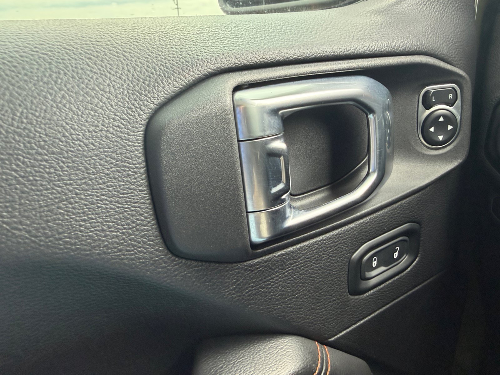 Used 2021 Jeep Gladiator Mojave AWD/4WD image 16