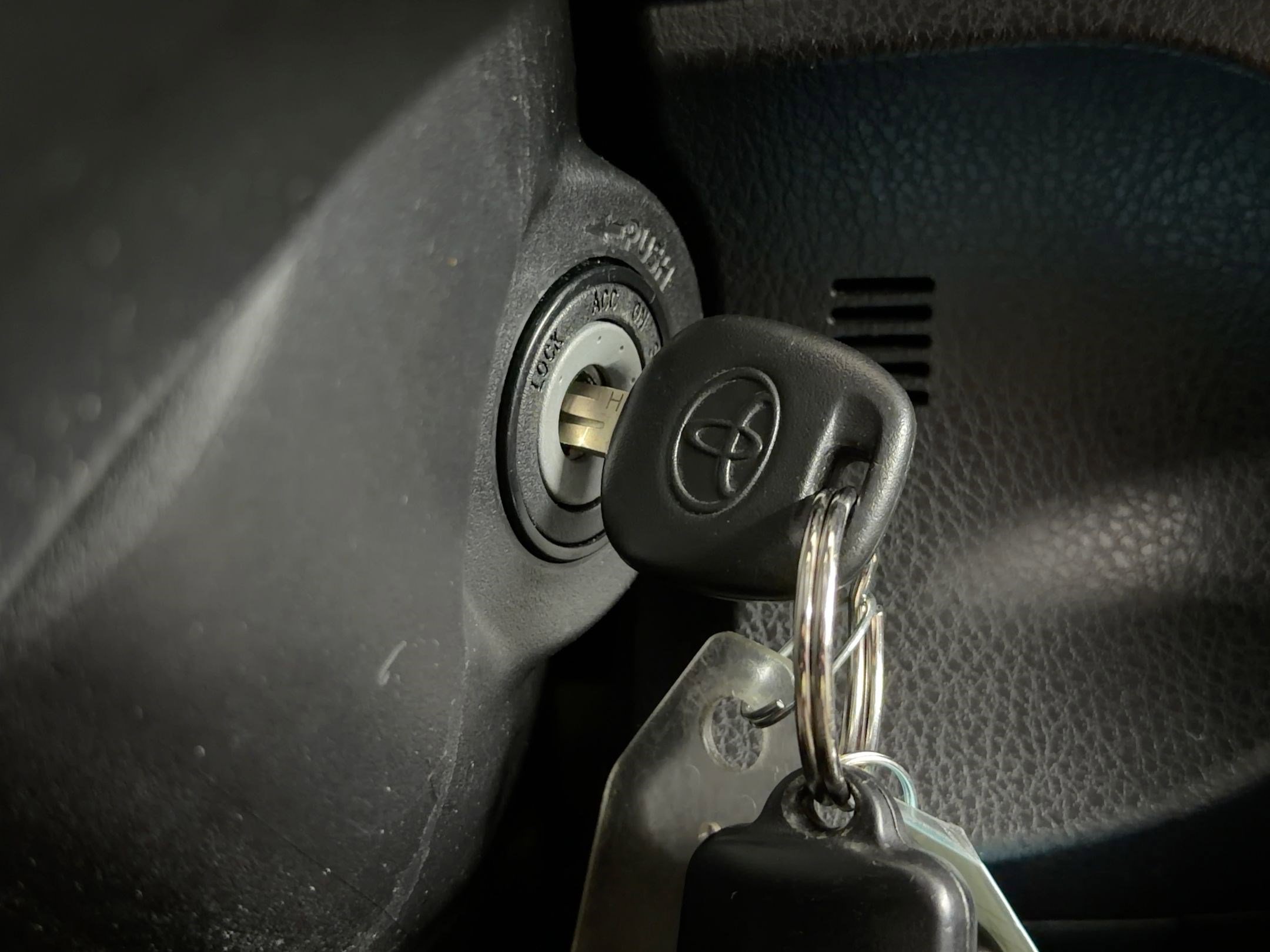 Used 2014 Toyota Corolla L image 23