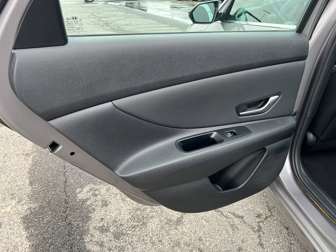 Used 2021 Hyundai Elantra Limited image 24