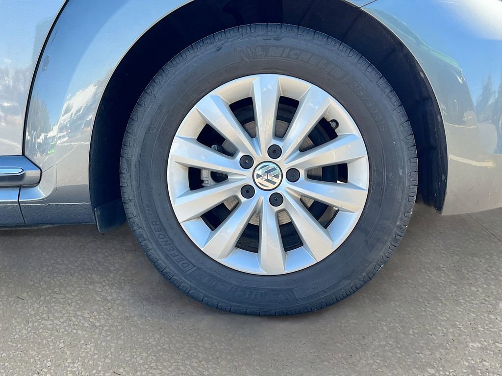 Used 2018 Volkswagen Beetle 2.0T S image 28