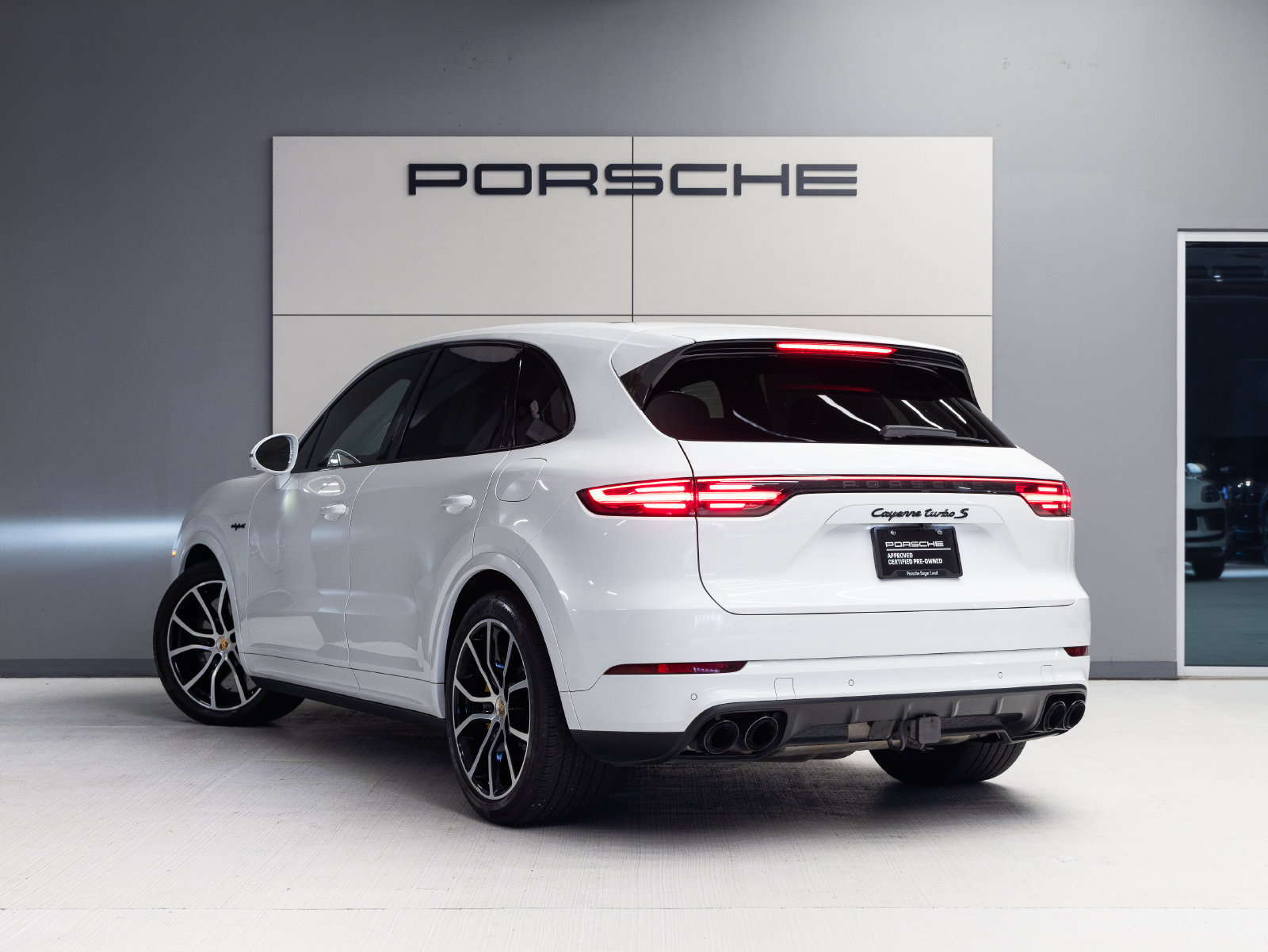 Certified 2020 Porsche Cayenne Turbo S AWD/4WD image 3