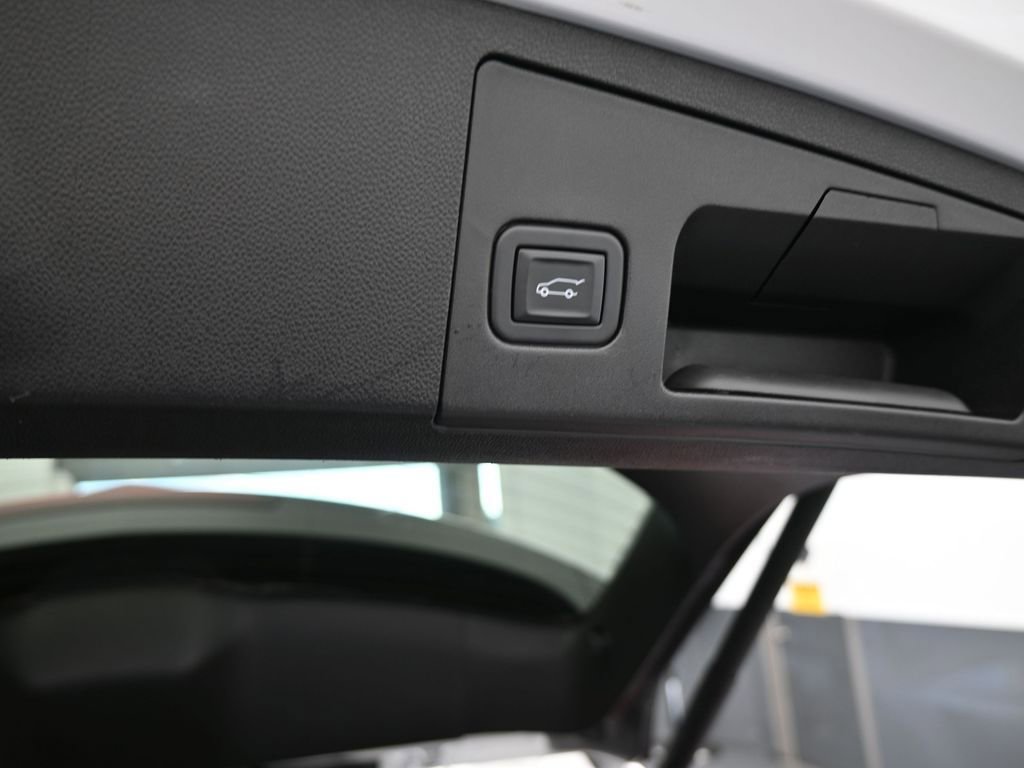 Used 2023 Cadillac XT4 Luxury image 40