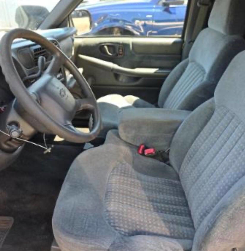 Used 2000 Chevrolet S10 Pickup LS w/ Preferred Equipment Group RWD image 8