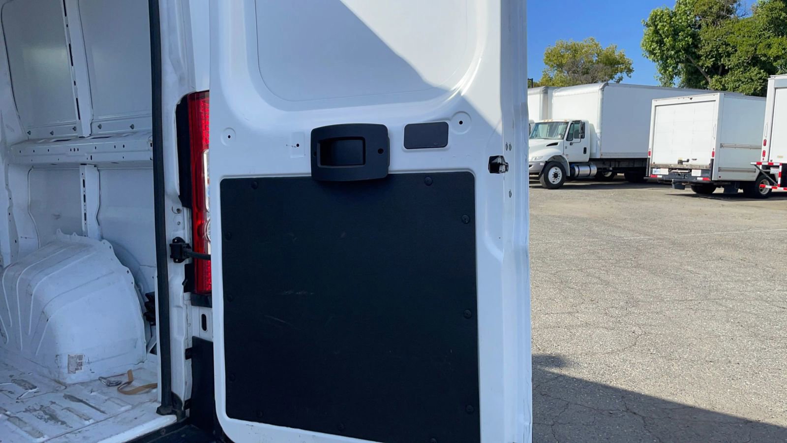 Used 2025 RAM ProMaster 2500 w/ Convenience Group FWD image 31