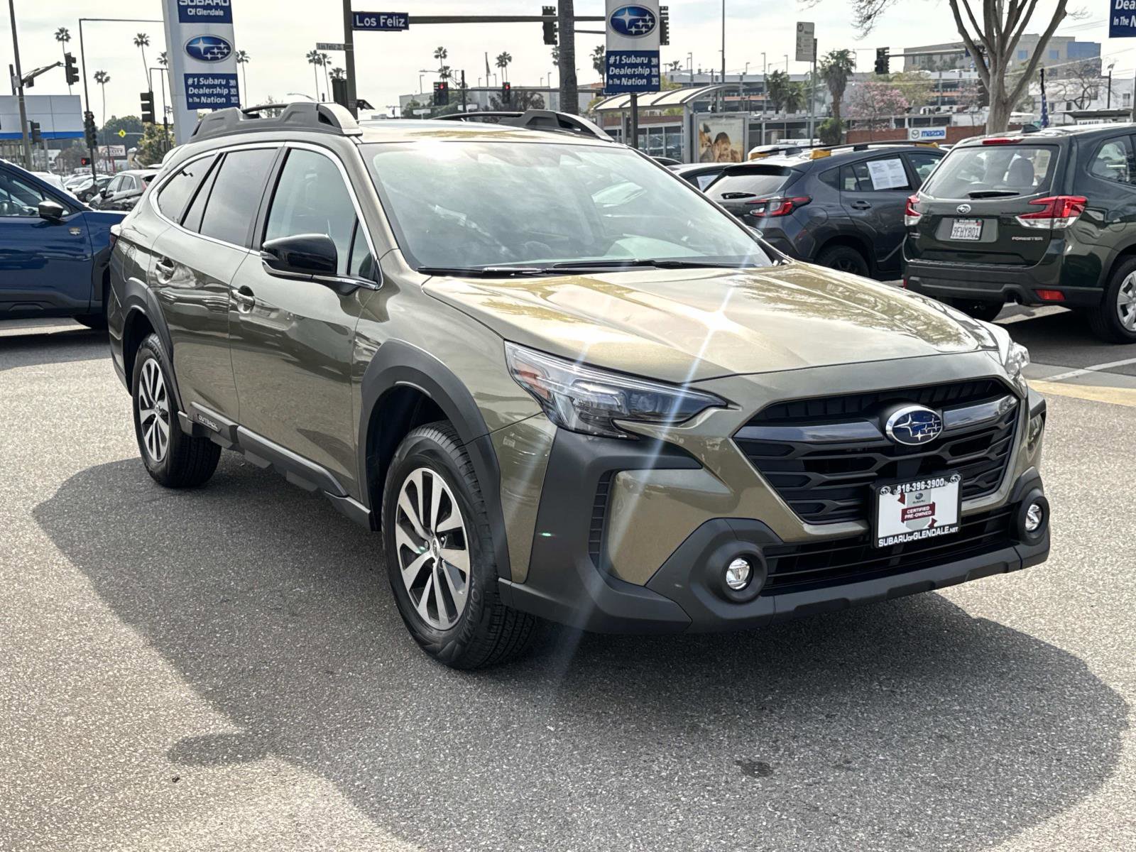 Used 2025 Subaru Outback Premium image 3