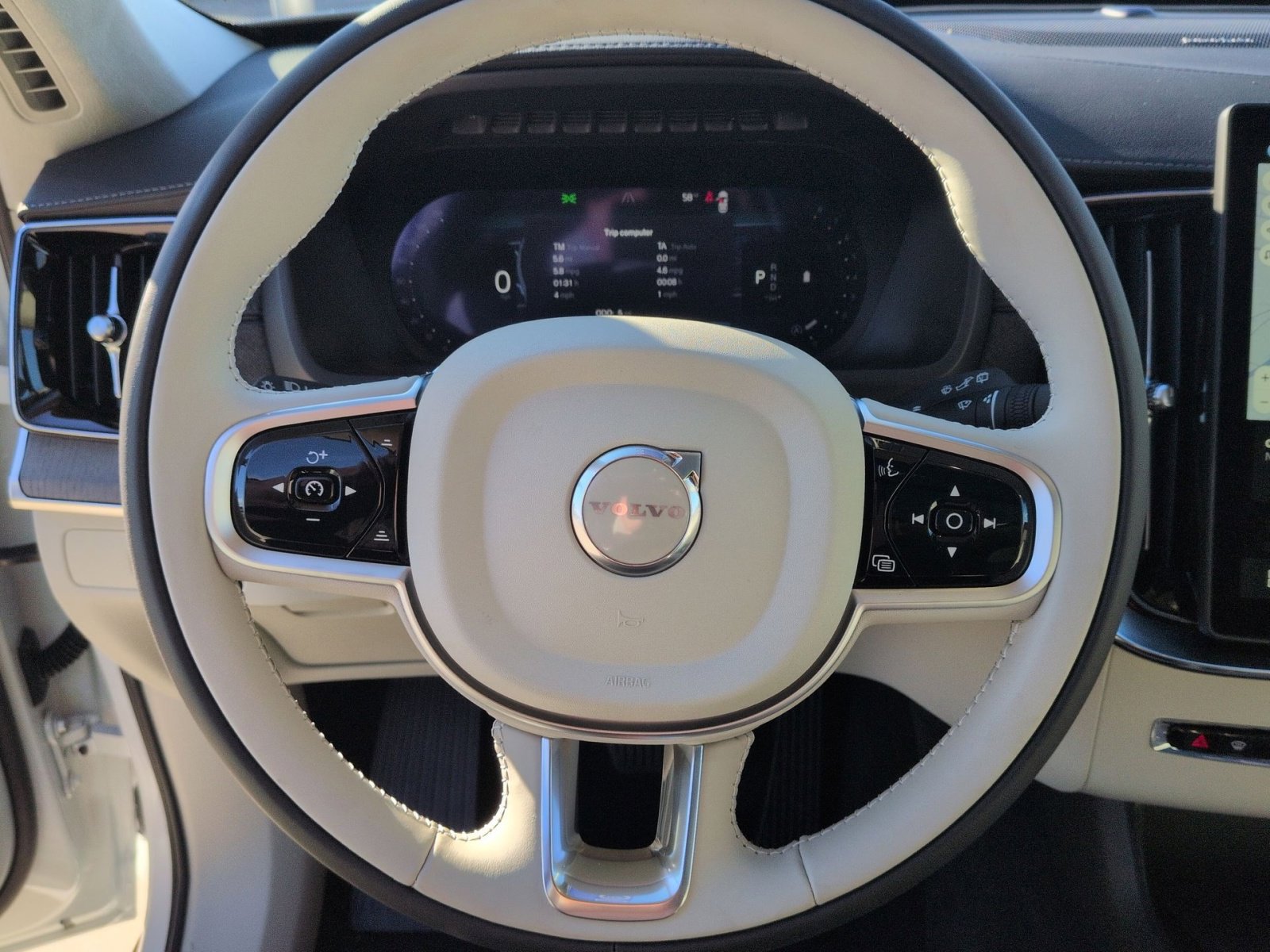 New 2026 Volvo XC90 B6 Ultra w/ Lounge Package image 16