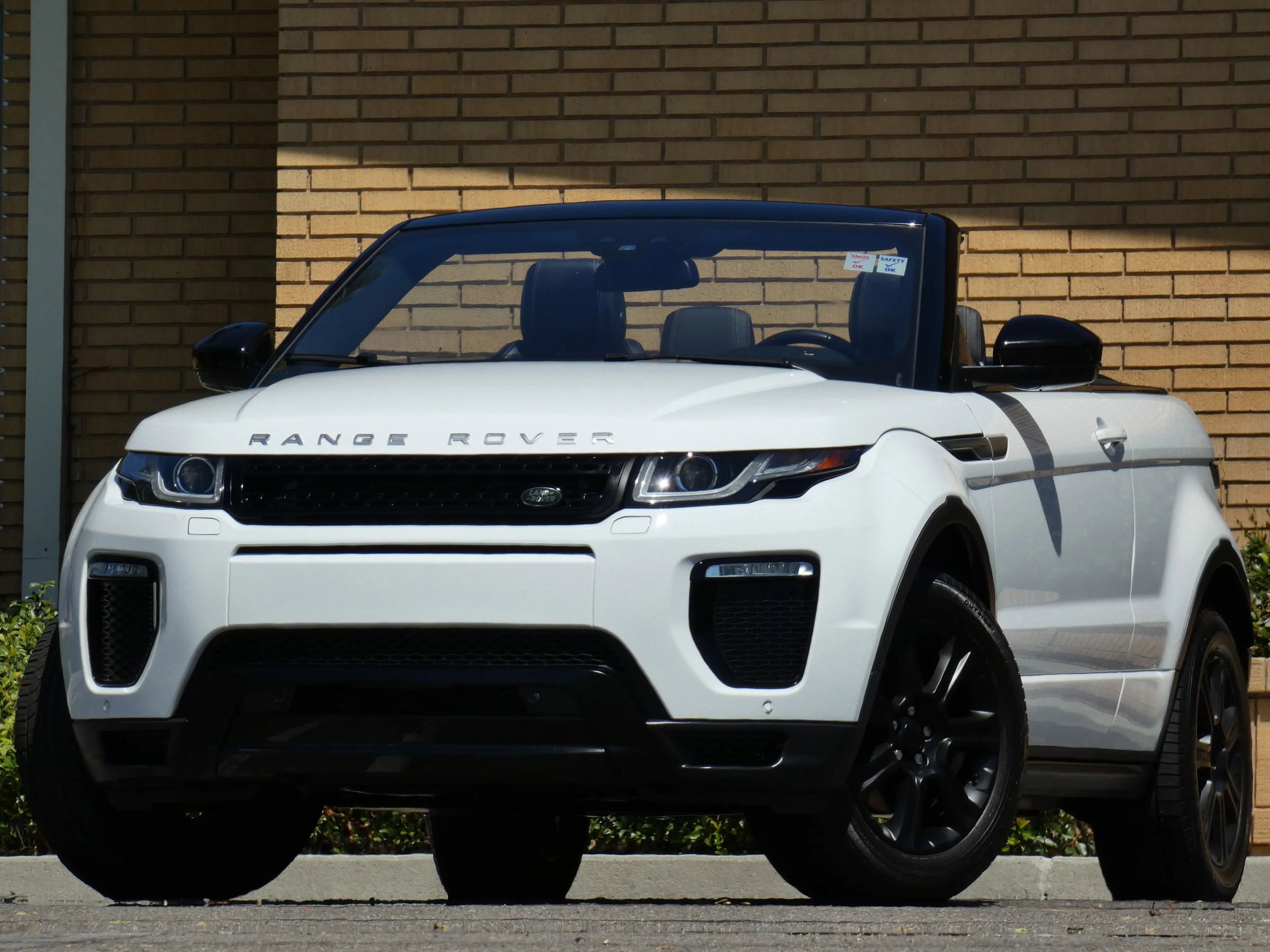 Used 2018 Land Rover Range Rover Evoque SE Dynamic image 2