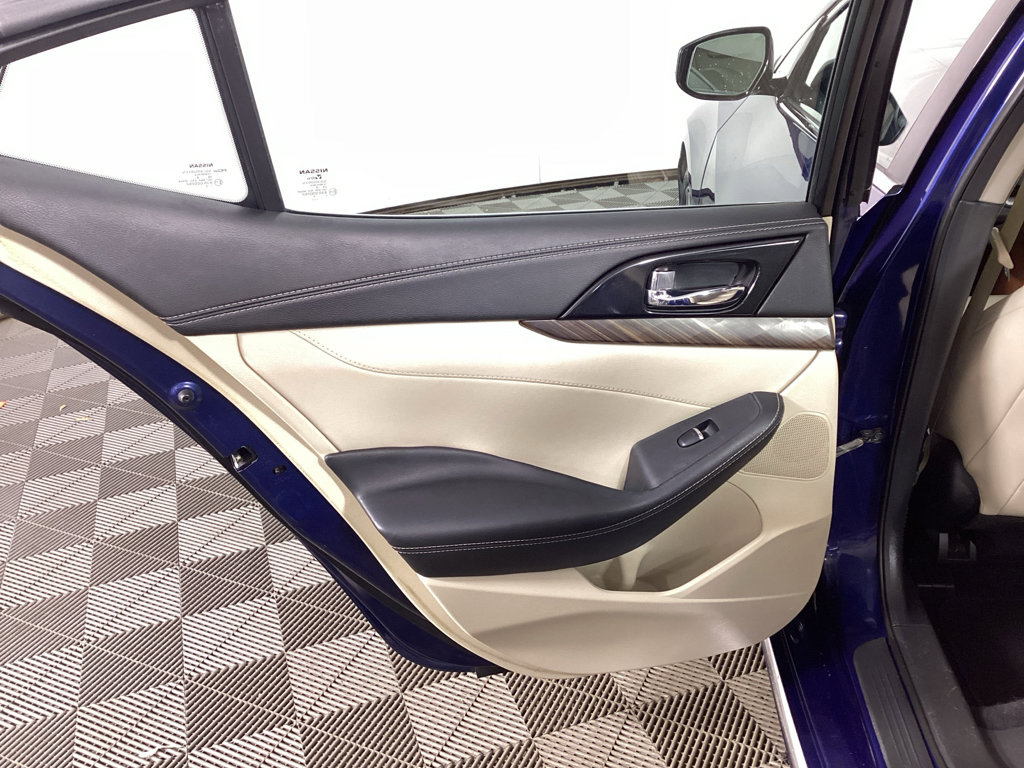 Used 2018 Nissan Maxima Platinum image 13