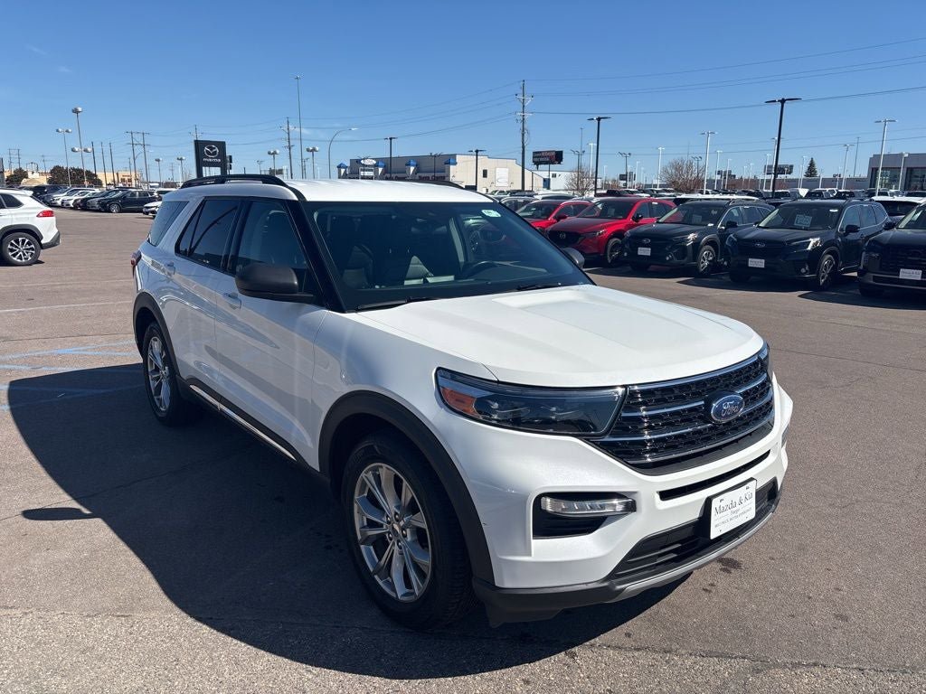 Used 2020 Ford Explorer XLT w/ Equipment Group 202A AWD/4WD image 3
