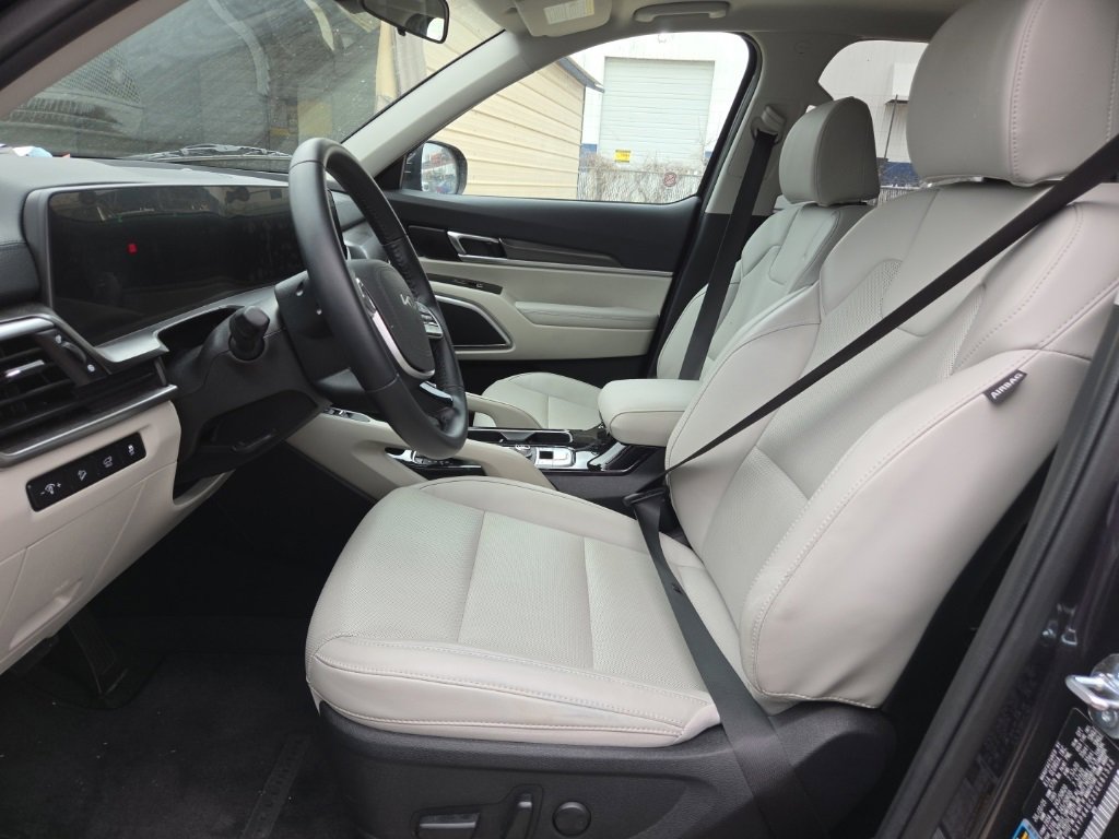 Used 2025 Kia Telluride S image 8