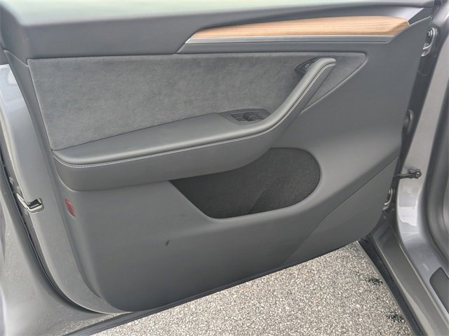 Used 2025 Tesla Model Y Performance image 10