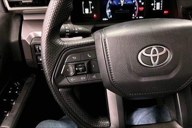 Used 2025 Toyota Tacoma SR5 AWD/4WD image 26