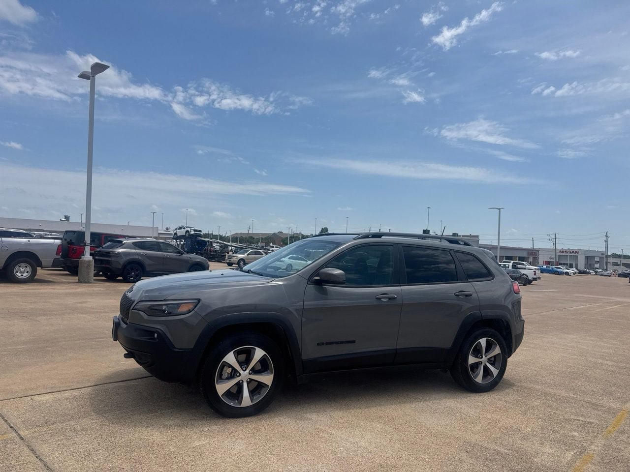 Used 2020 Jeep Cherokee Latitude w/ Quick Order Package 26F North AWD/4WD image 10