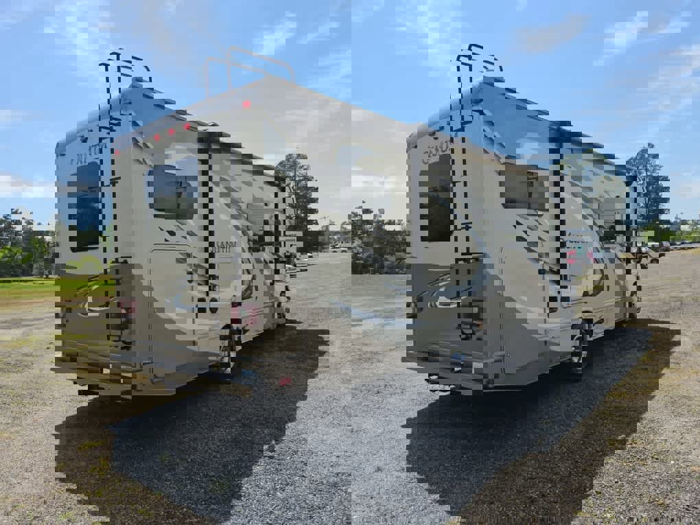 Used 2017 Ford E-450 and Econoline 450 Super Duty w/ Motorhome Prep Package RWD image 3