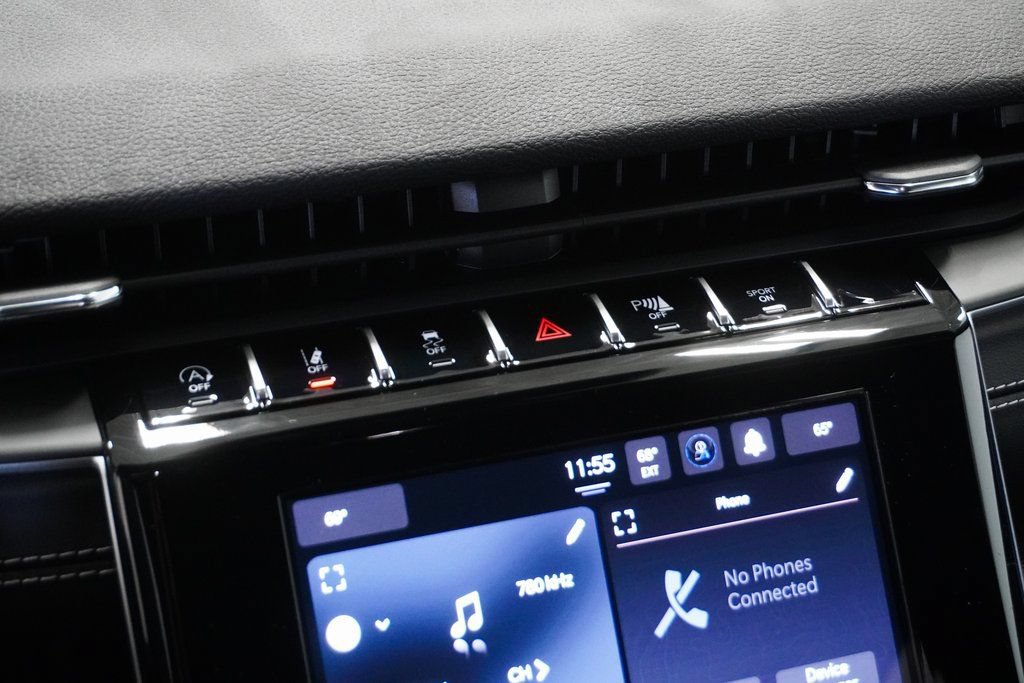 New 2025 Jeep Grand Cherokee Laredo w/ Luxury Tech Group I AWD/4WD image 25